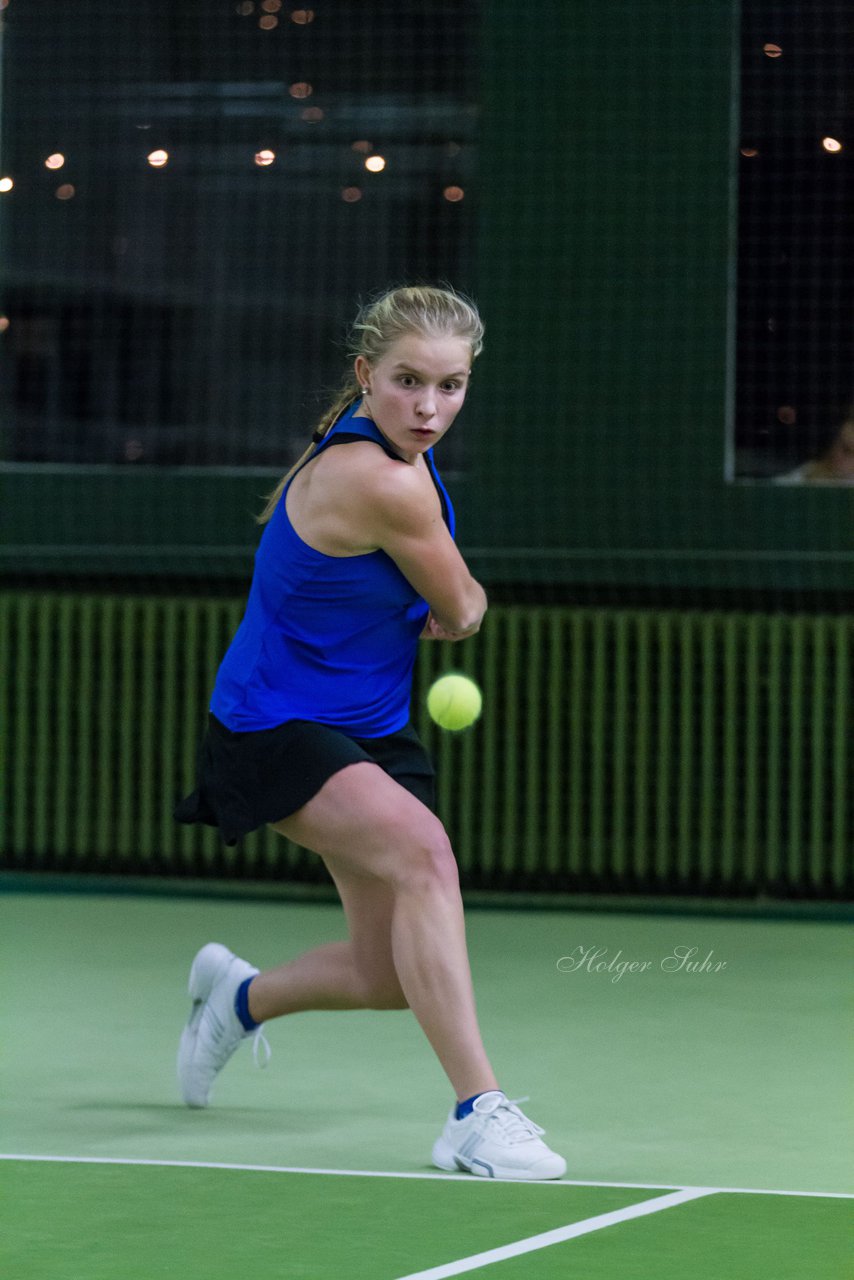 Vivienne Kulicke 291 - Holmer Indoor Cup